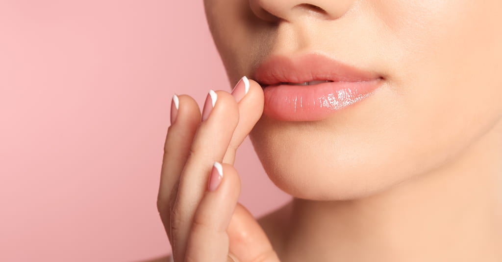 Lip Care Tips in Urdu — Soft Aur Pink Lips Ka Raaz