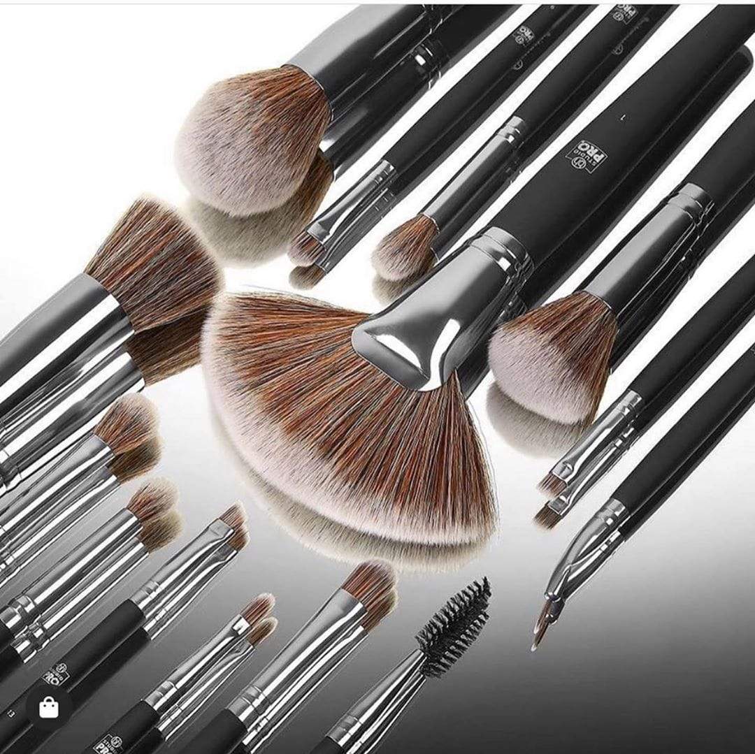 B.H Cosmetics Studio Pro Brush Set – 13 Pcs